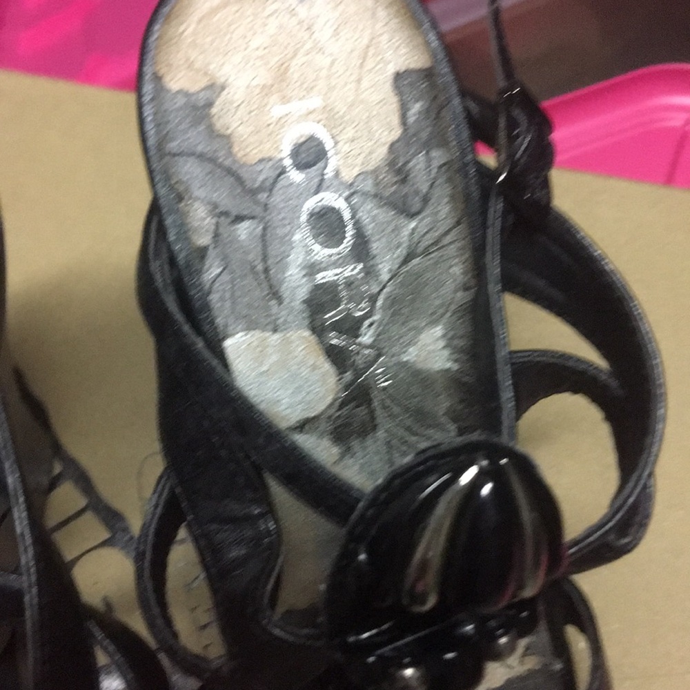 Shoes - Picture 2 of 4